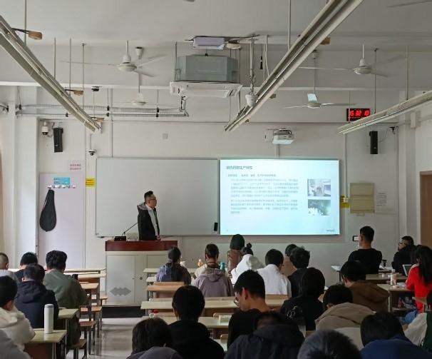 会议室里的人们

AI 生成的内容可能不正确。